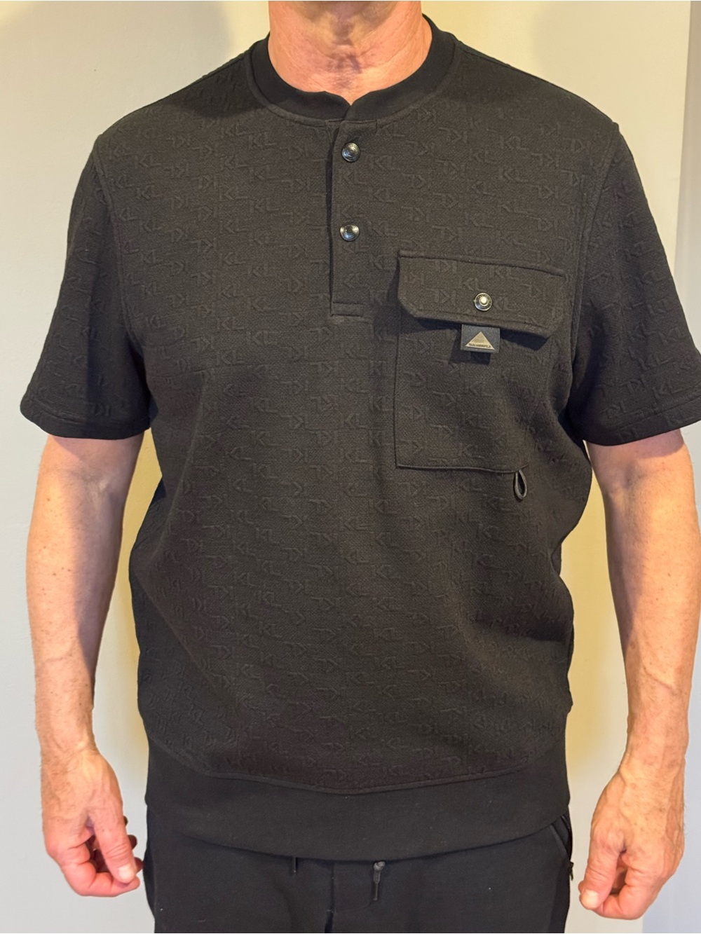 Karl Lagerfeld/Men’s M/Black Short-Sleeve Henley (NWT-Sample)
